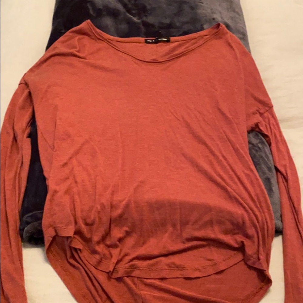 Long sleeve scoop neck shirt